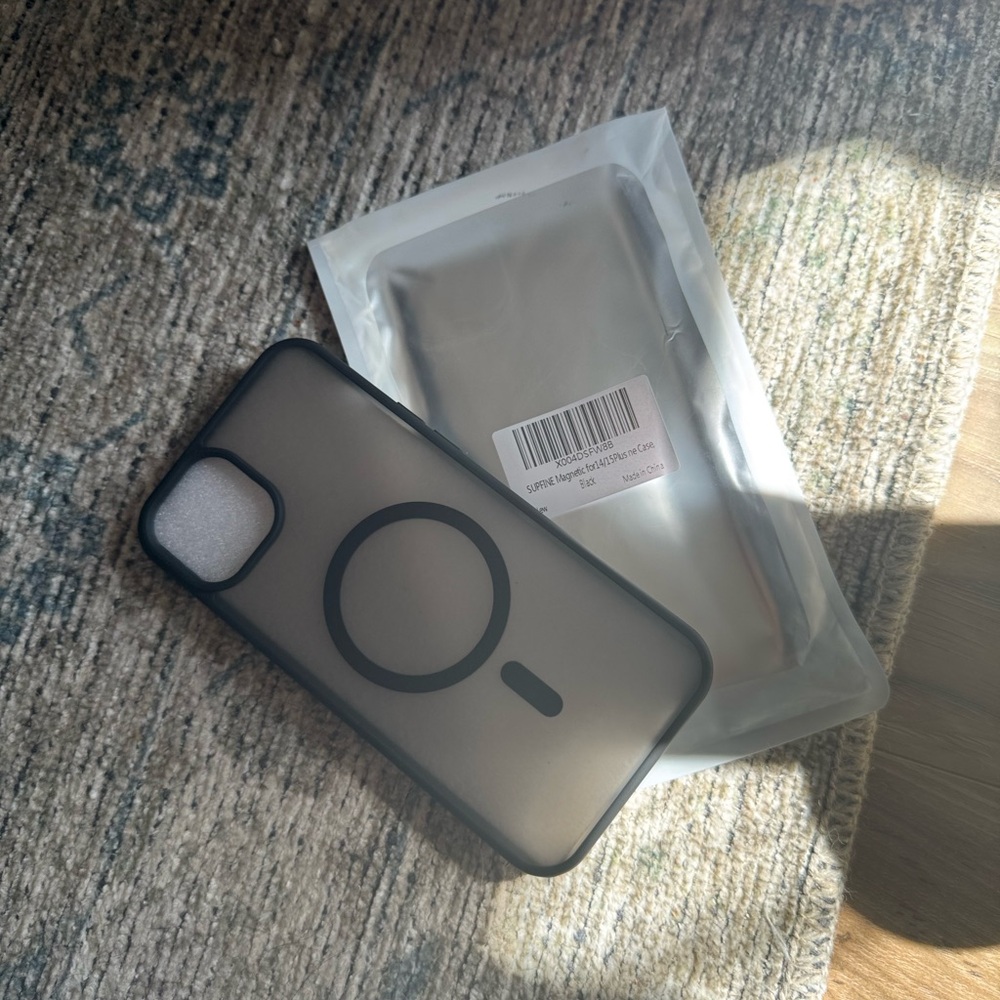 NWT iphone 14/15 plus phone case